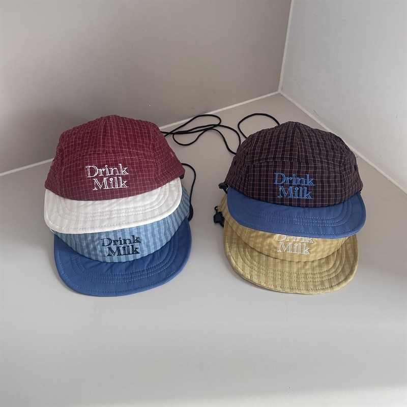 Dziecięca czapka z miękkim ron – Embroidery Cap recenzja i cena