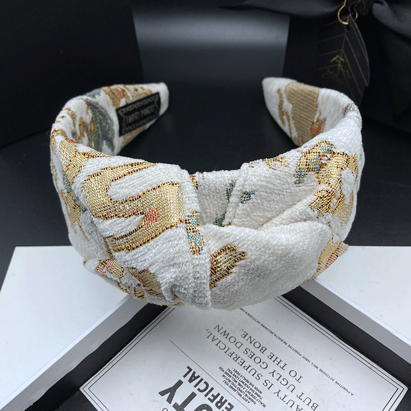 Modna haftowana opaska do włos – Embroidery Hooping recenzja i cena